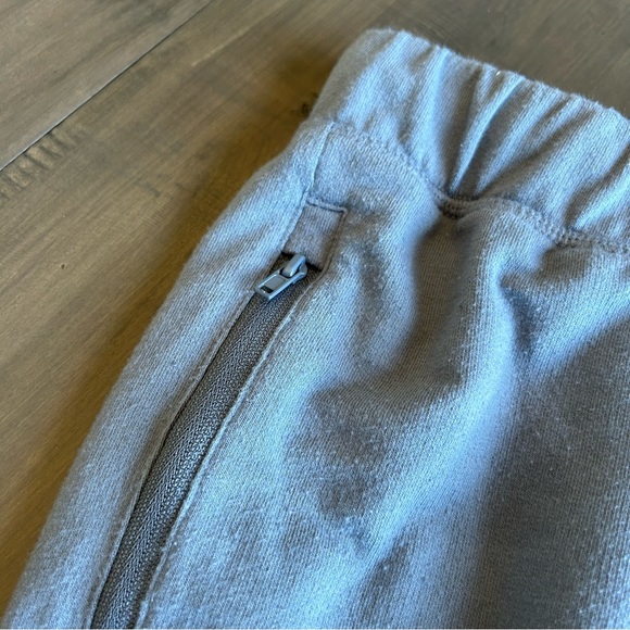 Eddie Bauer Comfortable Shorts - Picture 2 of 4